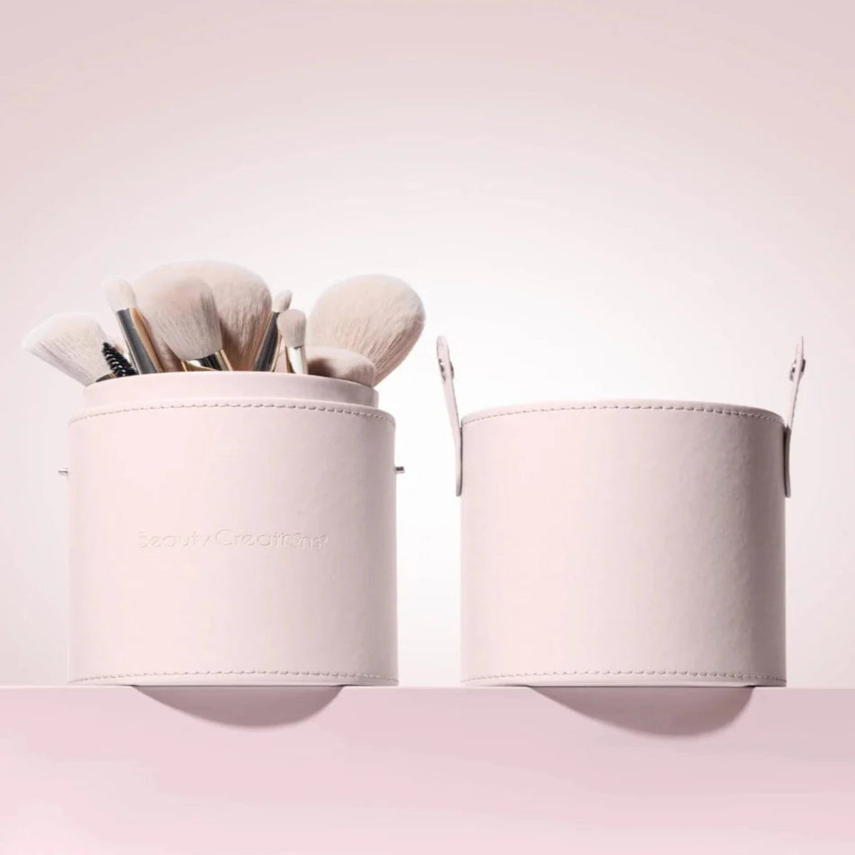 SET DE BROCHAS DE VIAJE 24 PIEZAS OH DARLING – BEAUTY CREATIONS
